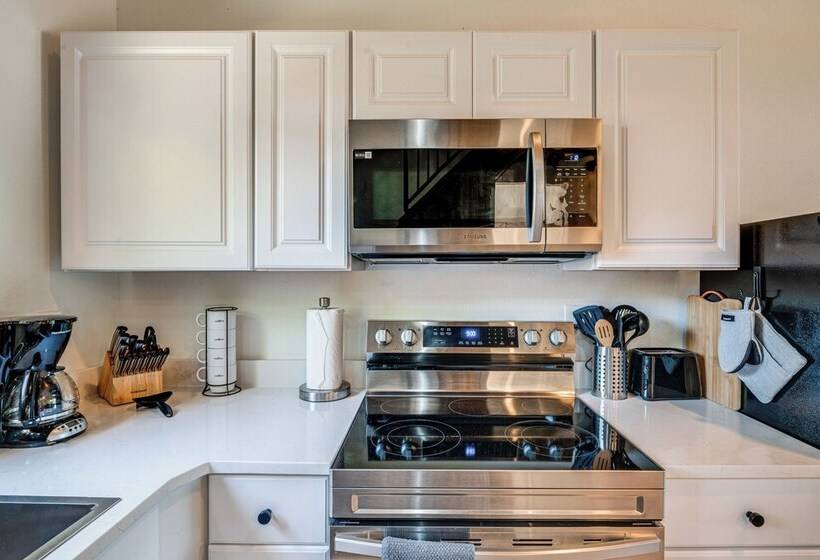 Cozy Two Peaks Home Near Lake Texoma State Park!