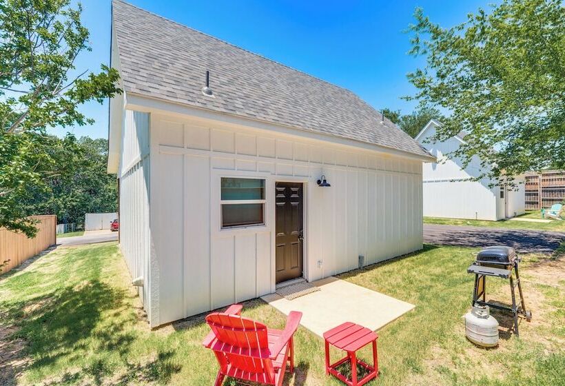 Cozy Two Peaks Home Near Lake Texoma State Park!