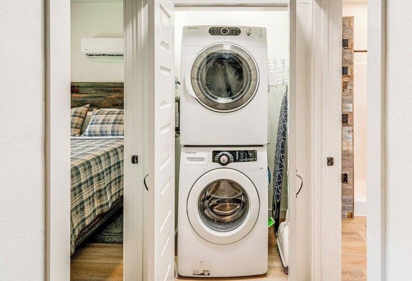 Cozy Two Peaks Home Near Lake Texoma State Park!