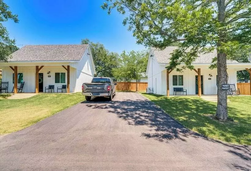 Cozy Two Peaks Home Near Lake Texoma State Park!