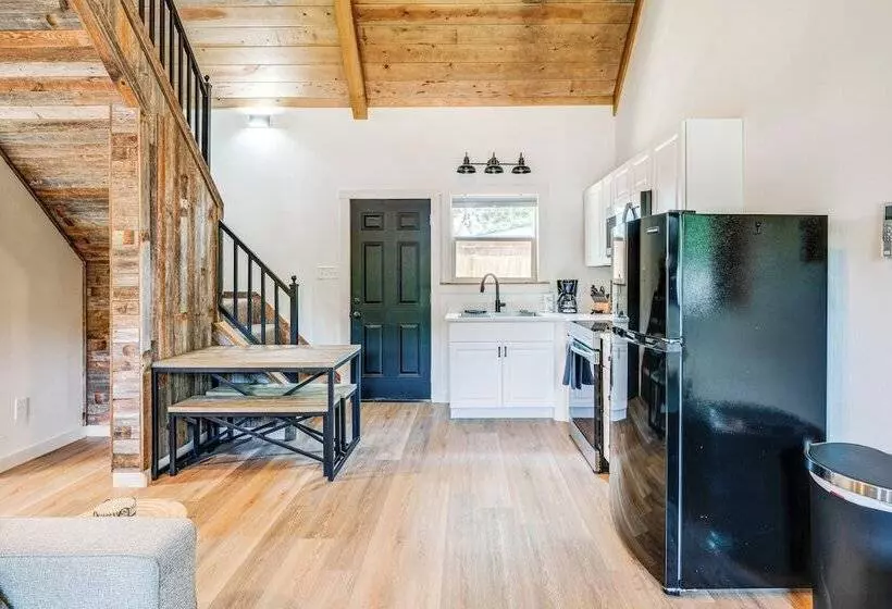 Cozy Two Peaks Home Near Lake Texoma State Park!