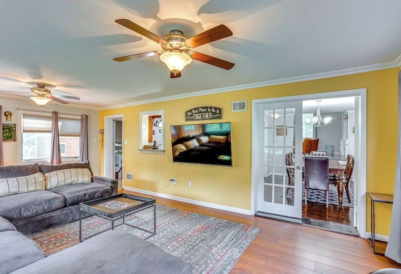 Dutch Country Home Near Family Attractions!