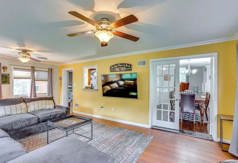 Dutch Country Home Near Family Attractions!