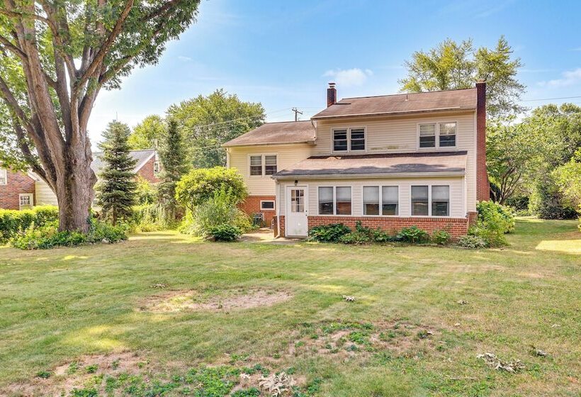 Dutch Country Home Near Family Attractions!