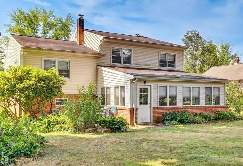 Dutch Country Home Near Family Attractions!