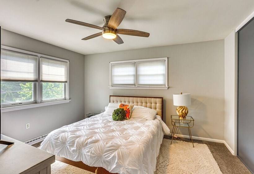 Dutch Country Home Near Family Attractions!