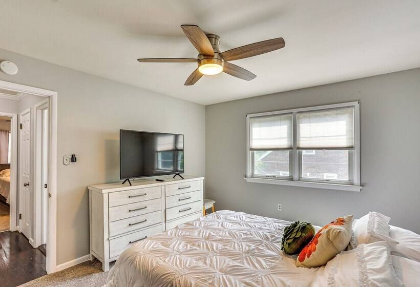 Dutch Country Home Near Family Attractions!