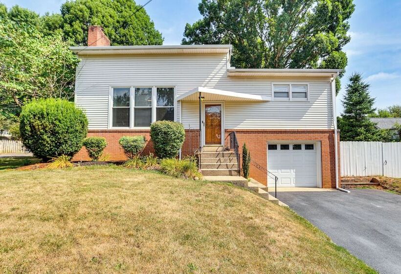 Dutch Country Home Near Family Attractions!