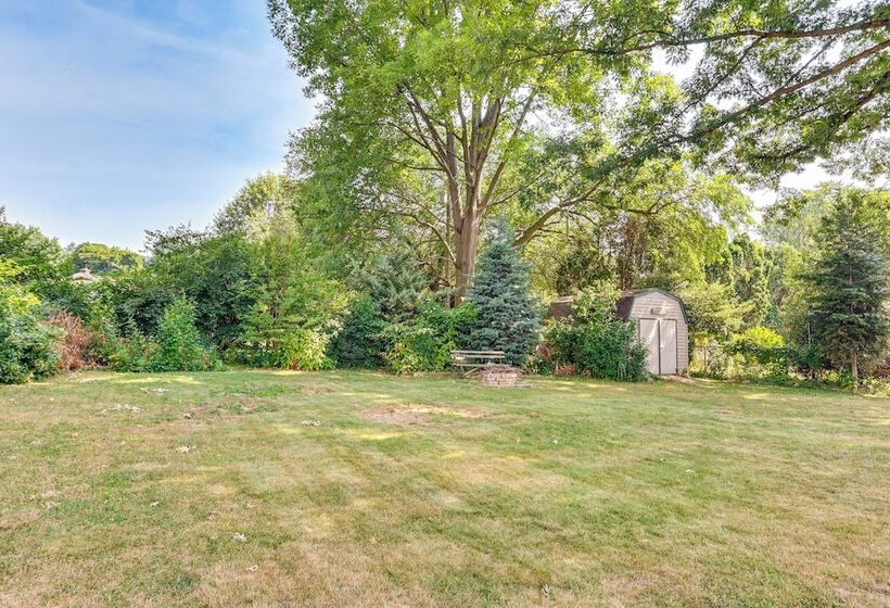 Dutch Country Home Near Family Attractions!