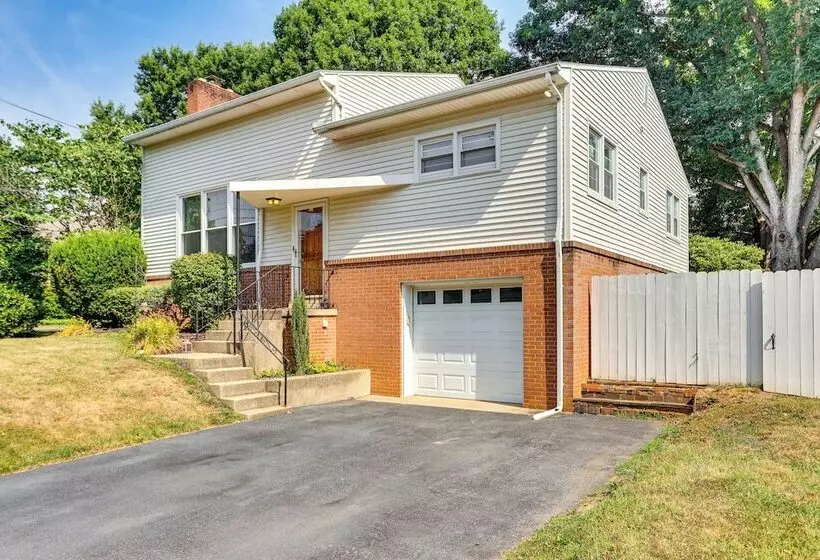 Dutch Country Home Near Family Attractions!