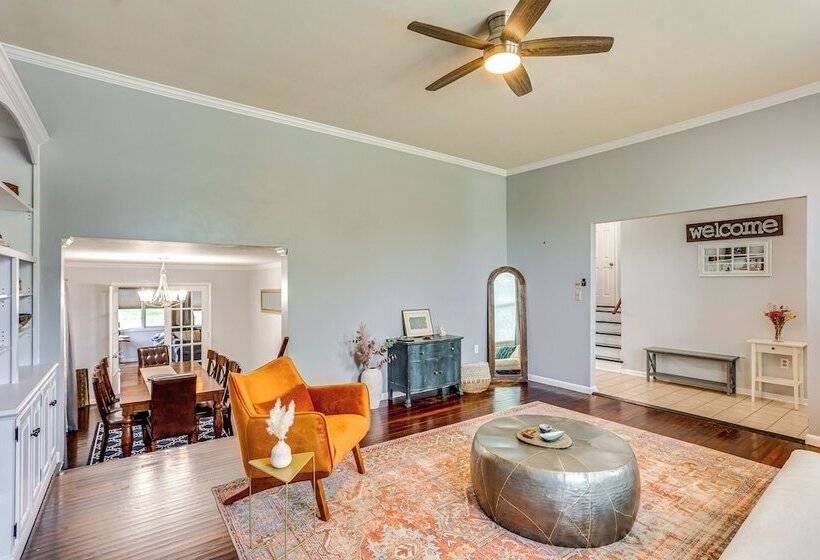 Dutch Country Home Near Family Attractions!