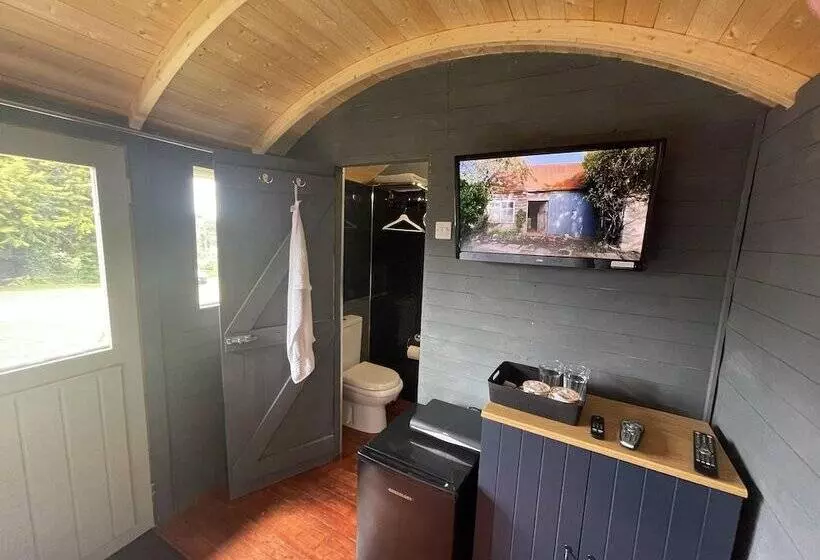 Enchanted Cabin Retreat In Sibford Gower