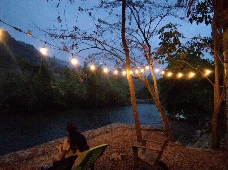 مسافرخانه Yaxlik River Lodge