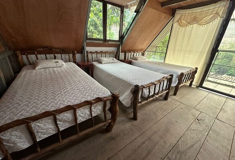 مسافرخانه Yaxlik River Lodge