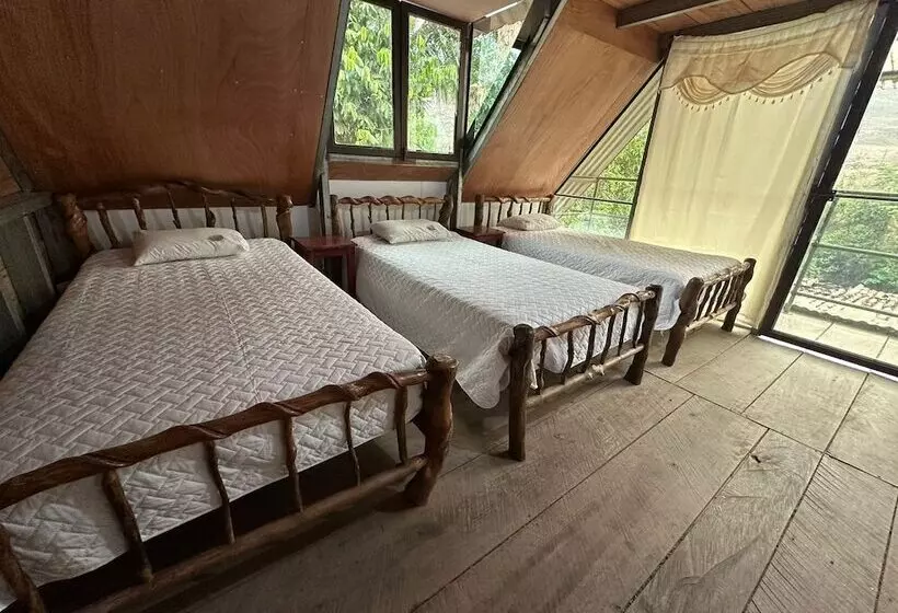 مسافرخانه Yaxlik River Lodge