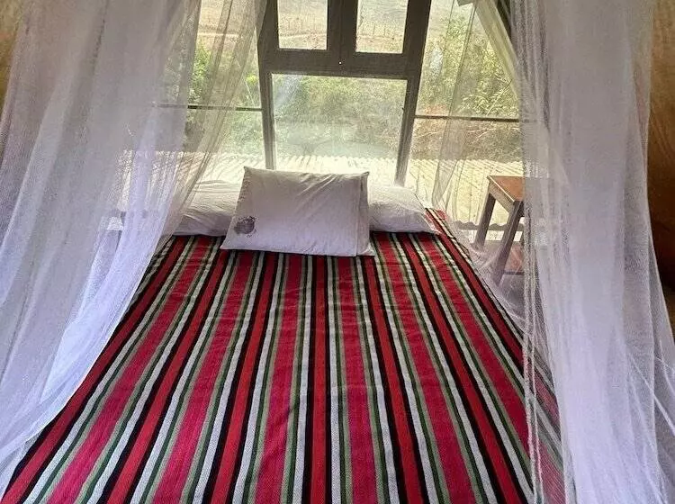 مسافرخانه Yaxlik River Lodge