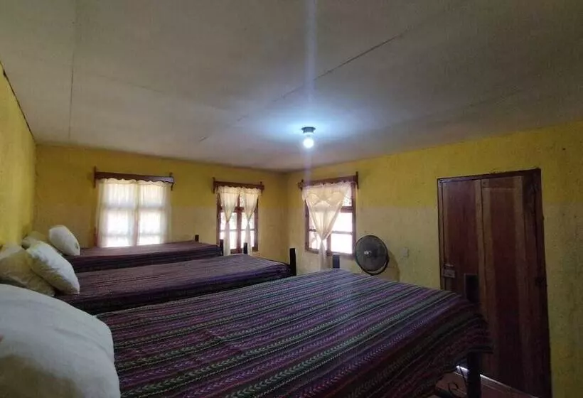 مسافرخانه Yaxlik River Lodge