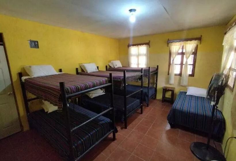 مسافرخانه Yaxlik River Lodge