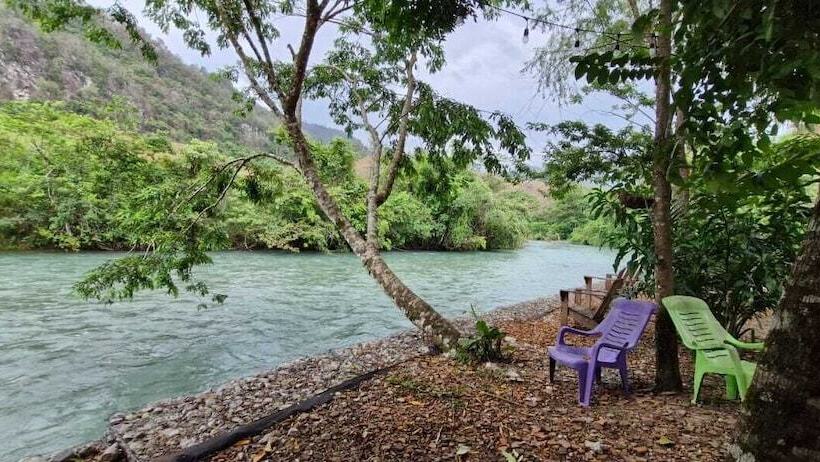 مسافرخانه Yaxlik River Lodge