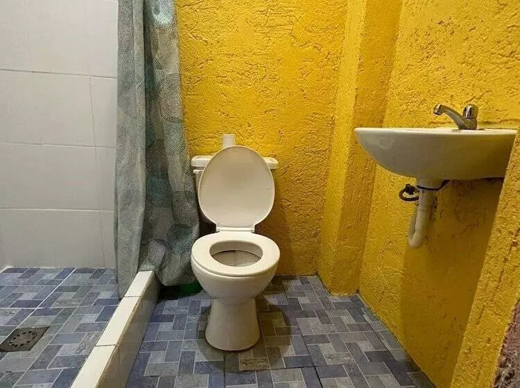 مسافرخانه Yaxlik River Lodge