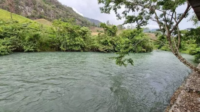 مسافرخانه Yaxlik River Lodge