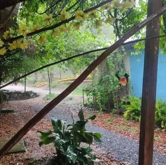 مسافرخانه Yaxlik River Lodge