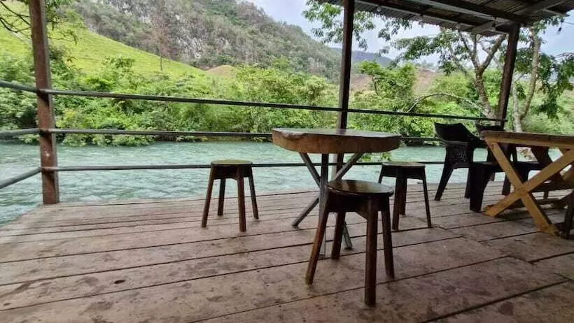 مسافرخانه Yaxlik River Lodge