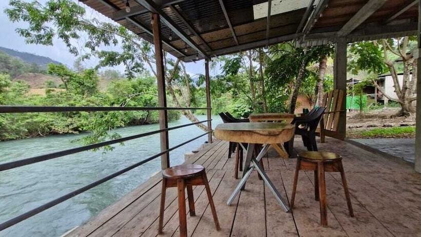 مسافرخانه Yaxlik River Lodge