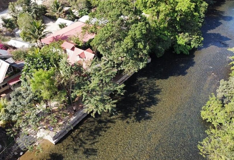 مسافرخانه Yaxlik River Lodge
