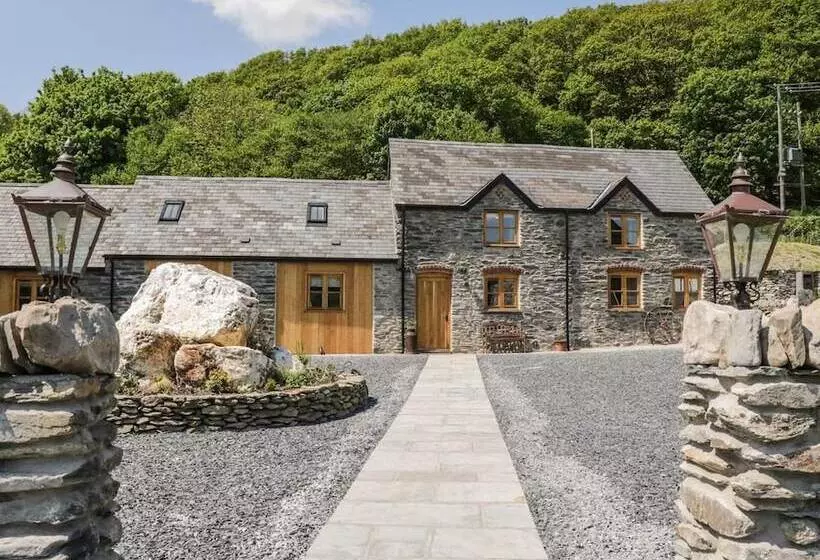 Maaseutuhotelli Cosy Countryside Barn Retreat In Corwen