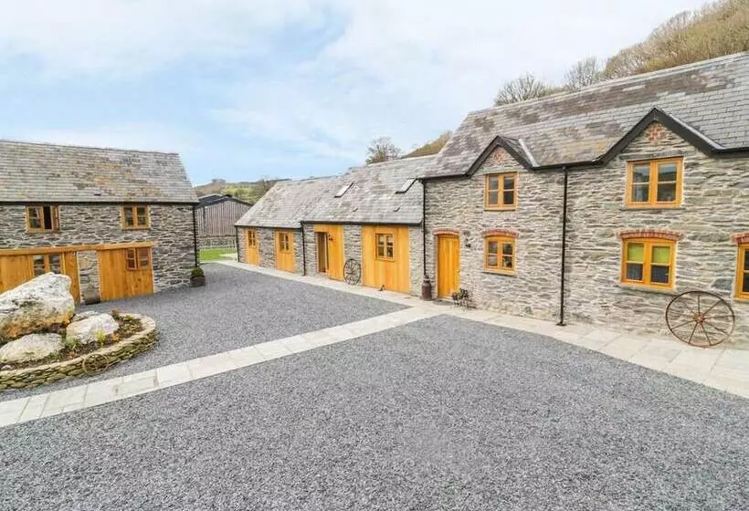Maaseutuhotelli Cosy Countryside Barn Retreat In Corwen