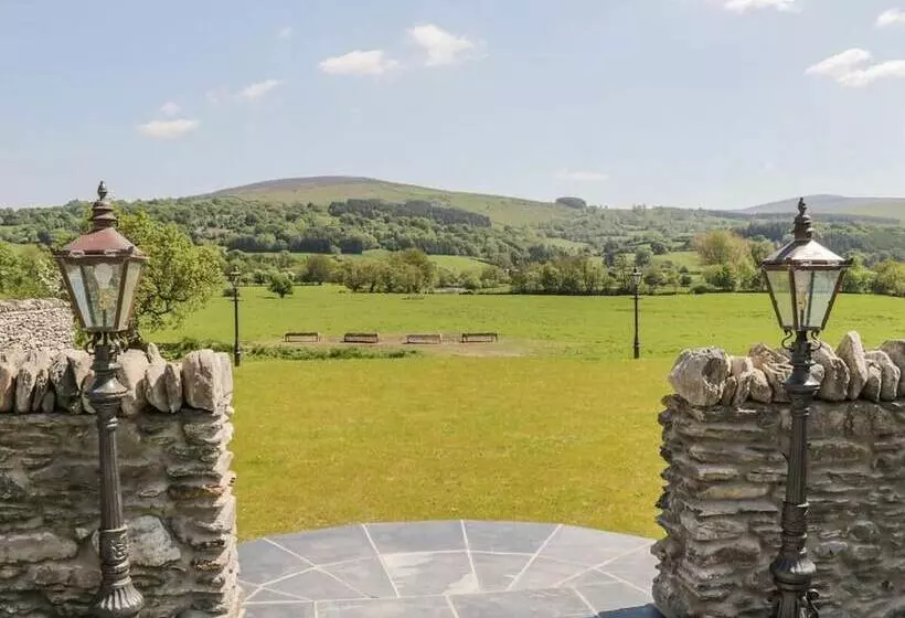 Maaseutuhotelli Cosy Countryside Barn Retreat In Corwen