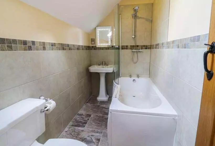 Maaseutuhotelli Cosy Countryside Barn Retreat In Corwen