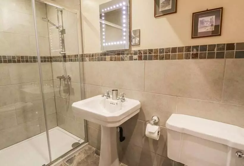 Maaseutuhotelli Cosy Countryside Barn Retreat In Corwen