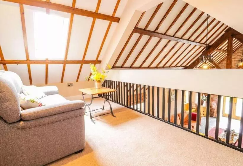 Maaseutuhotelli Cosy Countryside Barn Retreat In Corwen