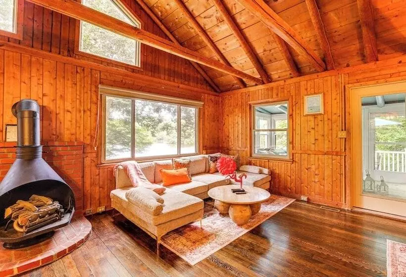 Lakefront Lusby Home W/ Fire Pit: 3 Mi To Beach!