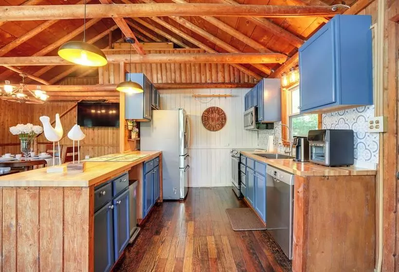 Lakefront Lusby Home W/ Fire Pit: 3 Mi To Beach!