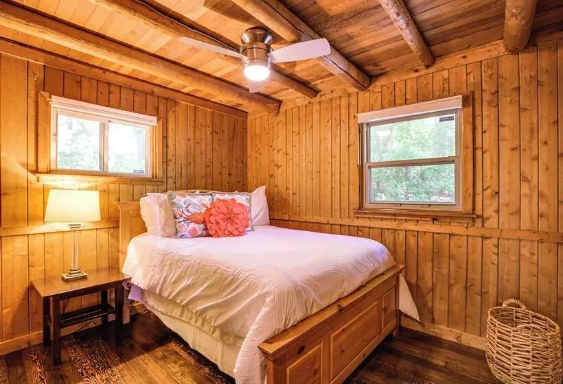 Lakefront Lusby Home W/ Fire Pit: 3 Mi To Beach!