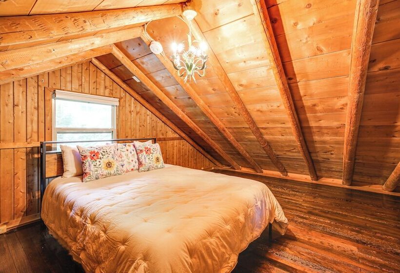 Lakefront Lusby Home W/ Fire Pit: 3 Mi To Beach!