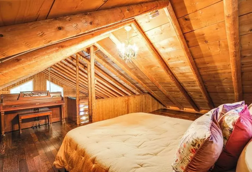 Lakefront Lusby Home W/ Fire Pit: 3 Mi To Beach!