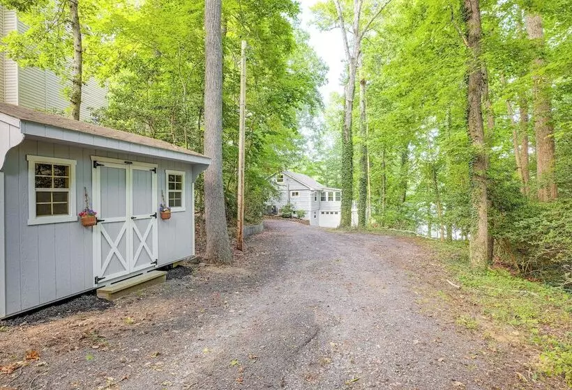 Lakefront Lusby Home W/ Fire Pit: 3 Mi To Beach!