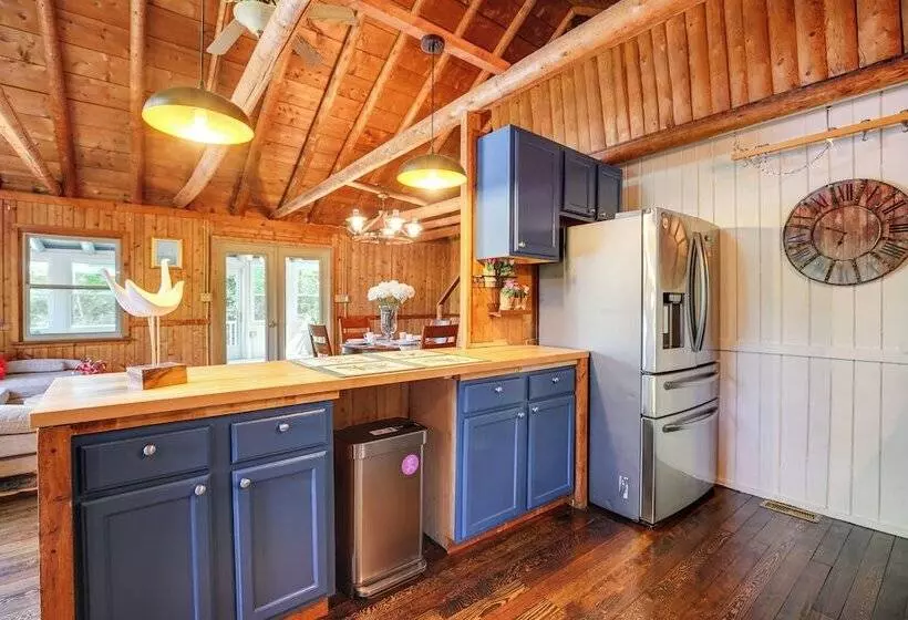 Lakefront Lusby Home W/ Fire Pit: 3 Mi To Beach!