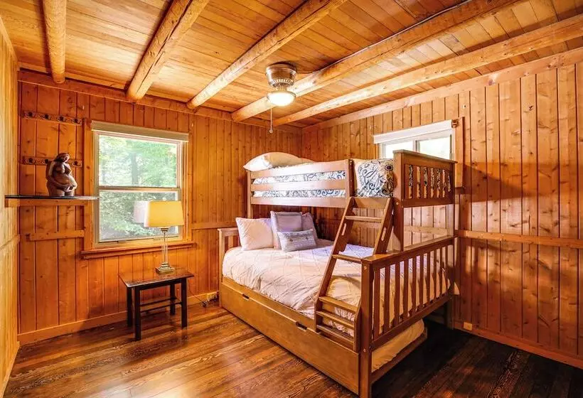 Lakefront Lusby Home W/ Fire Pit: 3 Mi To Beach!