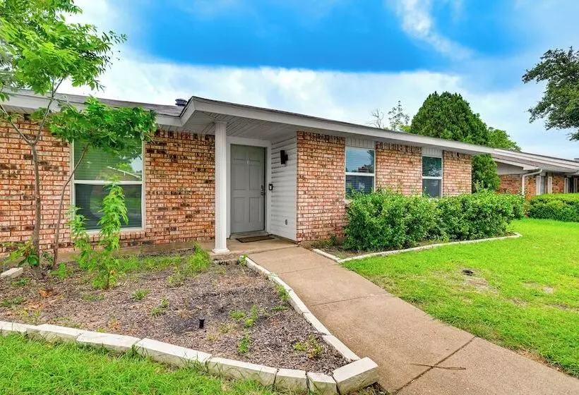 Near Lewisville Lake: Home In The Colony W/ Yard!