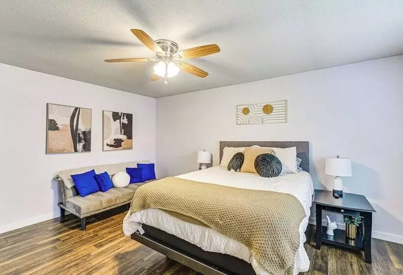 Near Lewisville Lake: Home In The Colony W/ Yard!