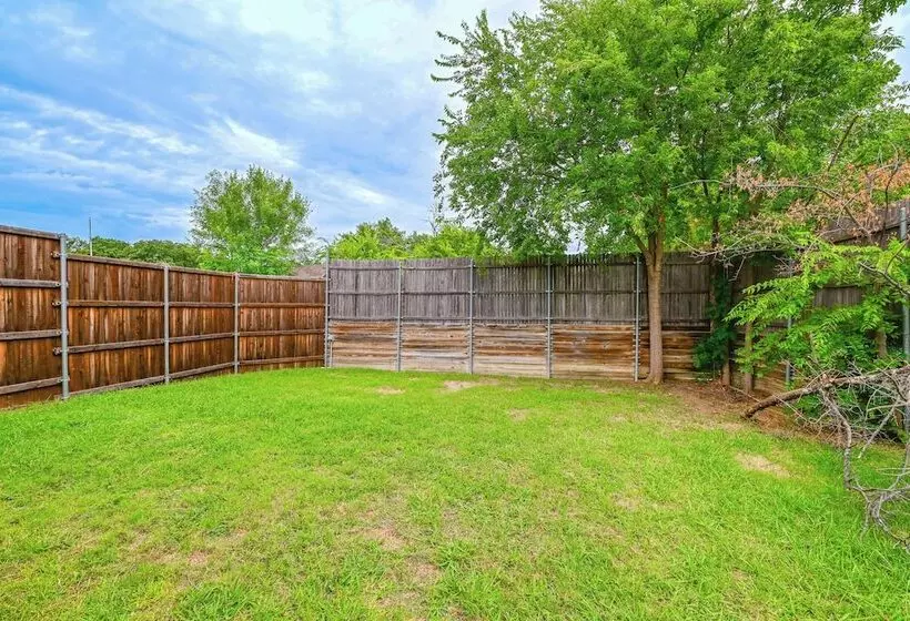 Near Lewisville Lake: Home In The Colony W/ Yard!