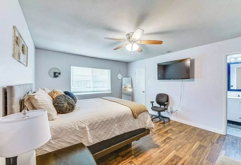 Near Lewisville Lake: Home In The Colony W/ Yard!