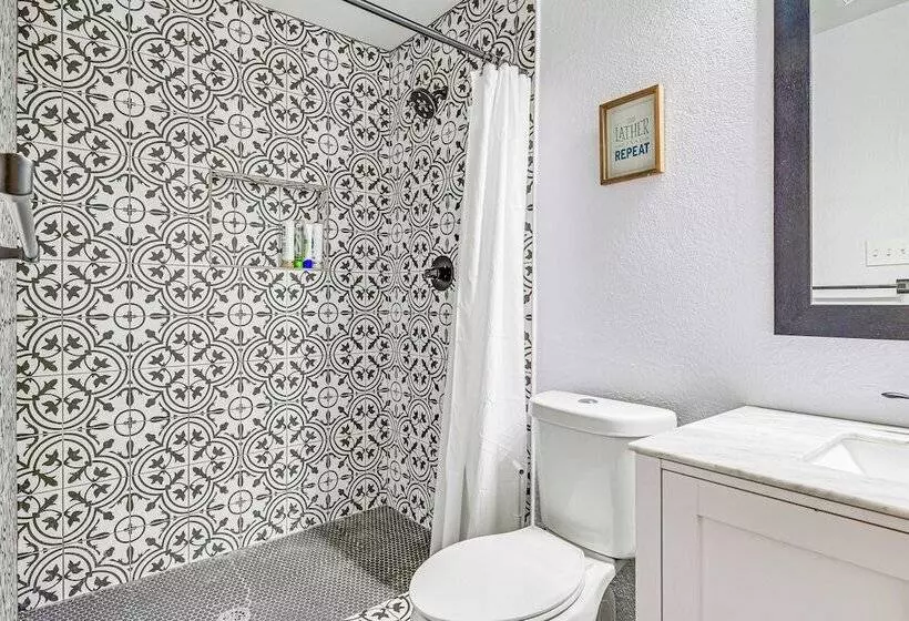 Near Lewisville Lake: Home In The Colony W/ Yard!