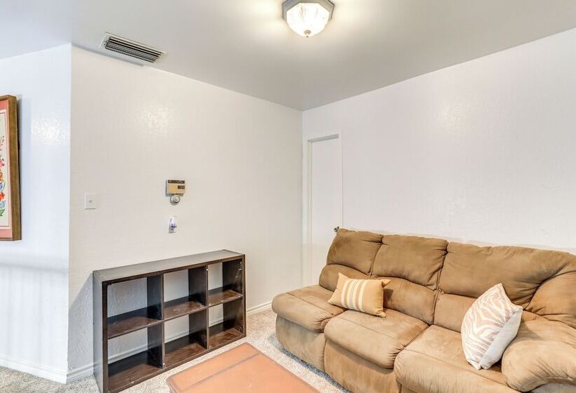 11 Mi To Dtwn: Luxe Home W/ Pool In Fort Worth