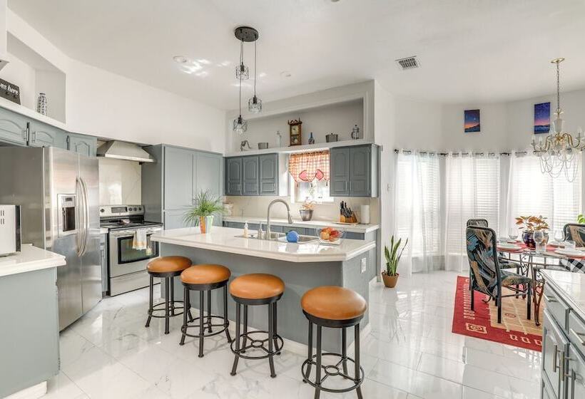 11 Mi To Dtwn: Luxe Home W/ Pool In Fort Worth